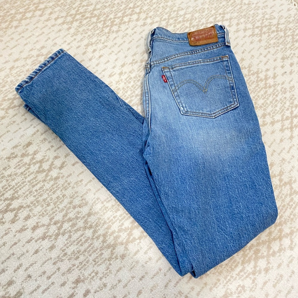 ACCEPTING OFFERS✨ Levis 501 High Rise Jeans